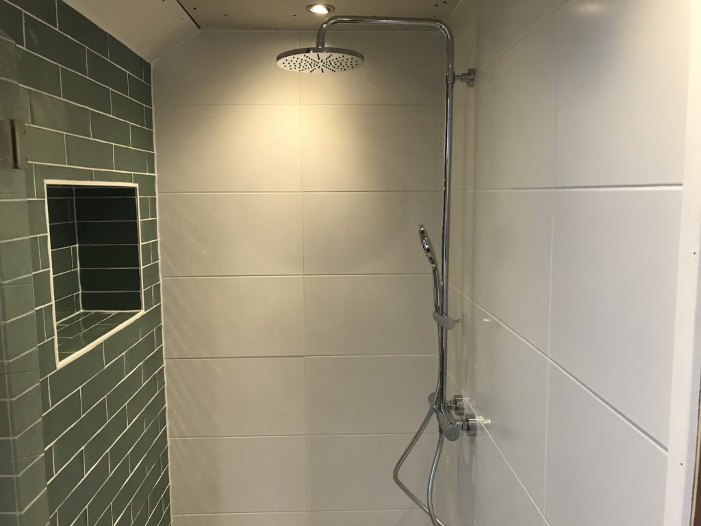 Badkamer sanitair tegelwerk - Home Repair - Timmerwerk en onderhoud 02